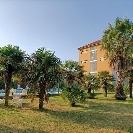 Apartamentos Zenit Mar 노하 외부 사진